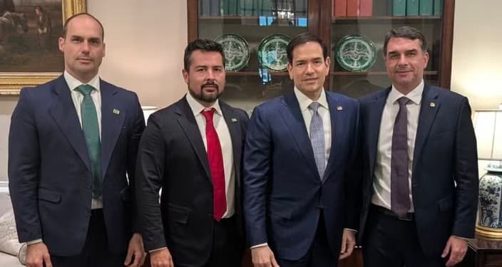 Flávio Bolsonaro deve evitar tom político em audiências nos EUA