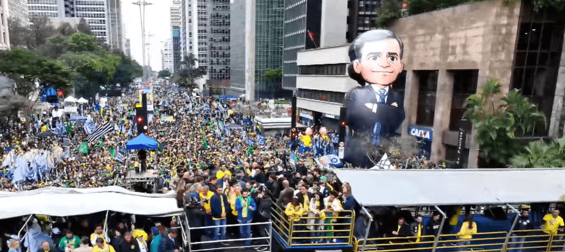 Ministro André Mendonça recebe homenagem em ato de Flávio Bolsonaro