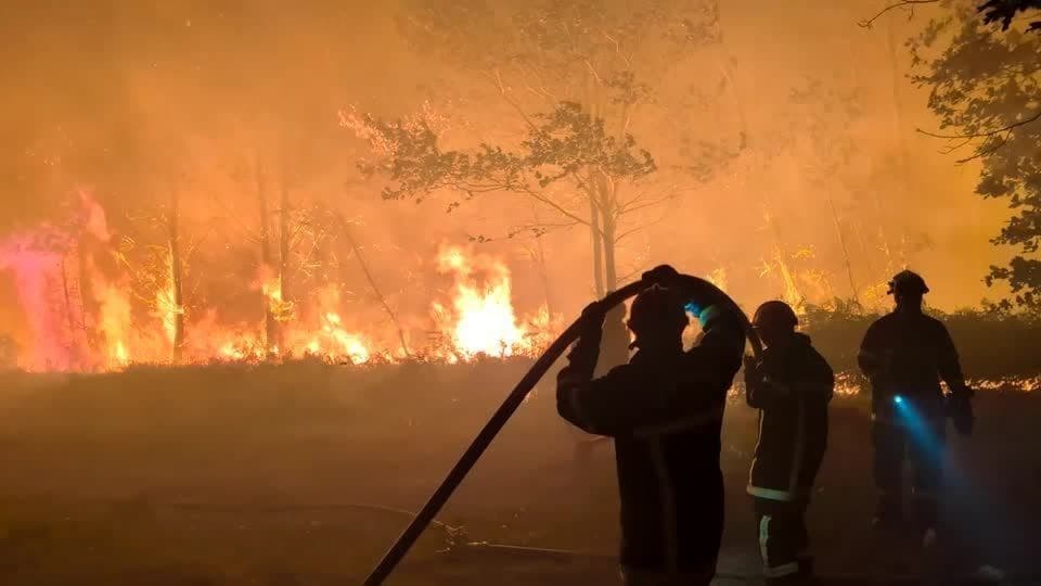 Incêndios florestais forçam a evacuação de 250 mil na Espanha e França