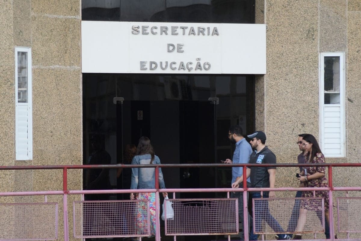 Extinção de núcleos da educação no DF pode afetar 57 mil alunos