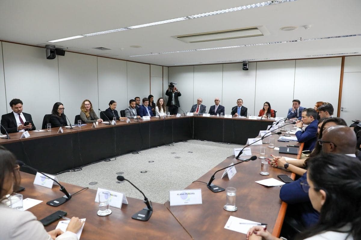 TSE firma parceria com empresas de tecnologia contra desinformação