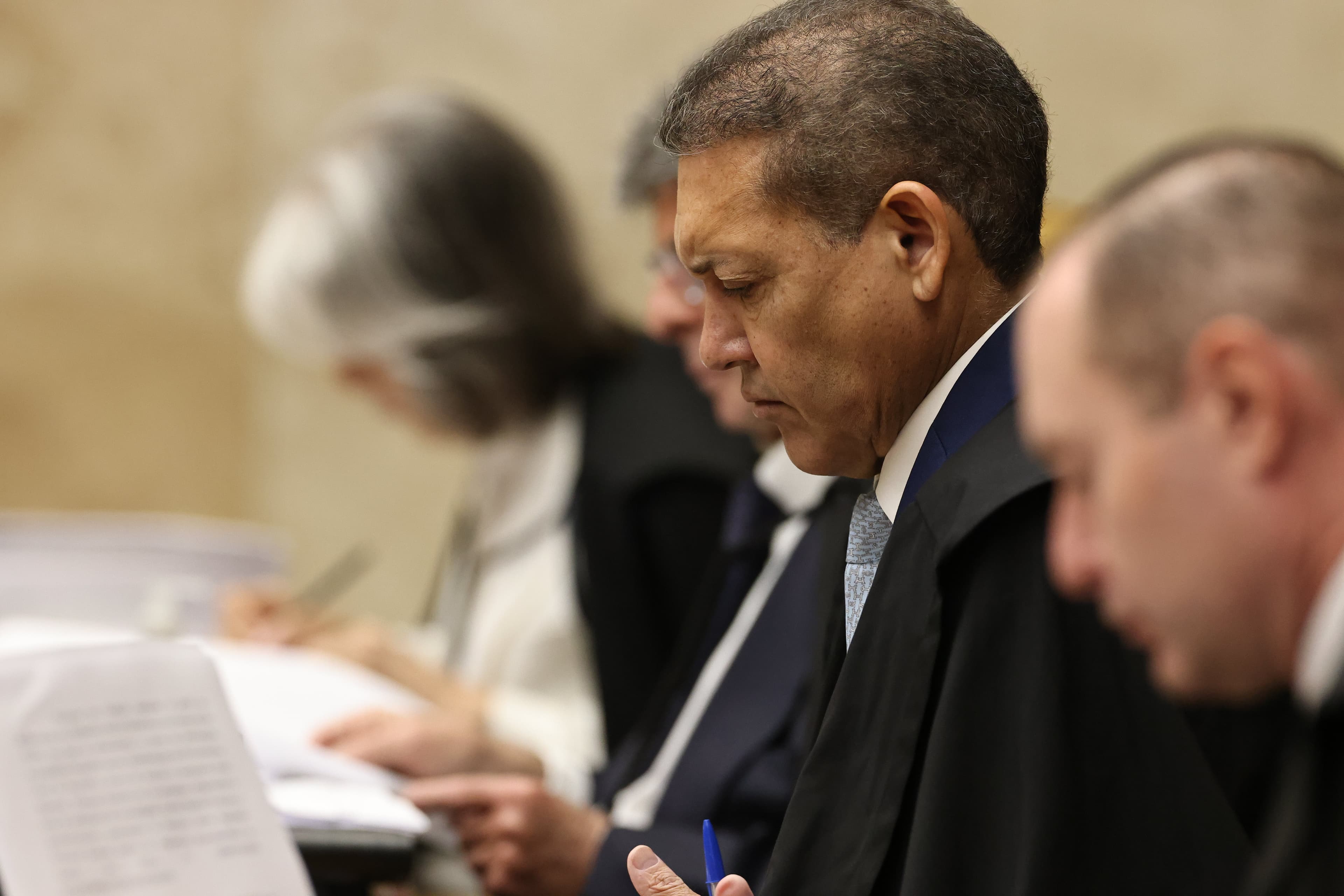 Tensão entre STF e TSE aumenta na reta final das eleições