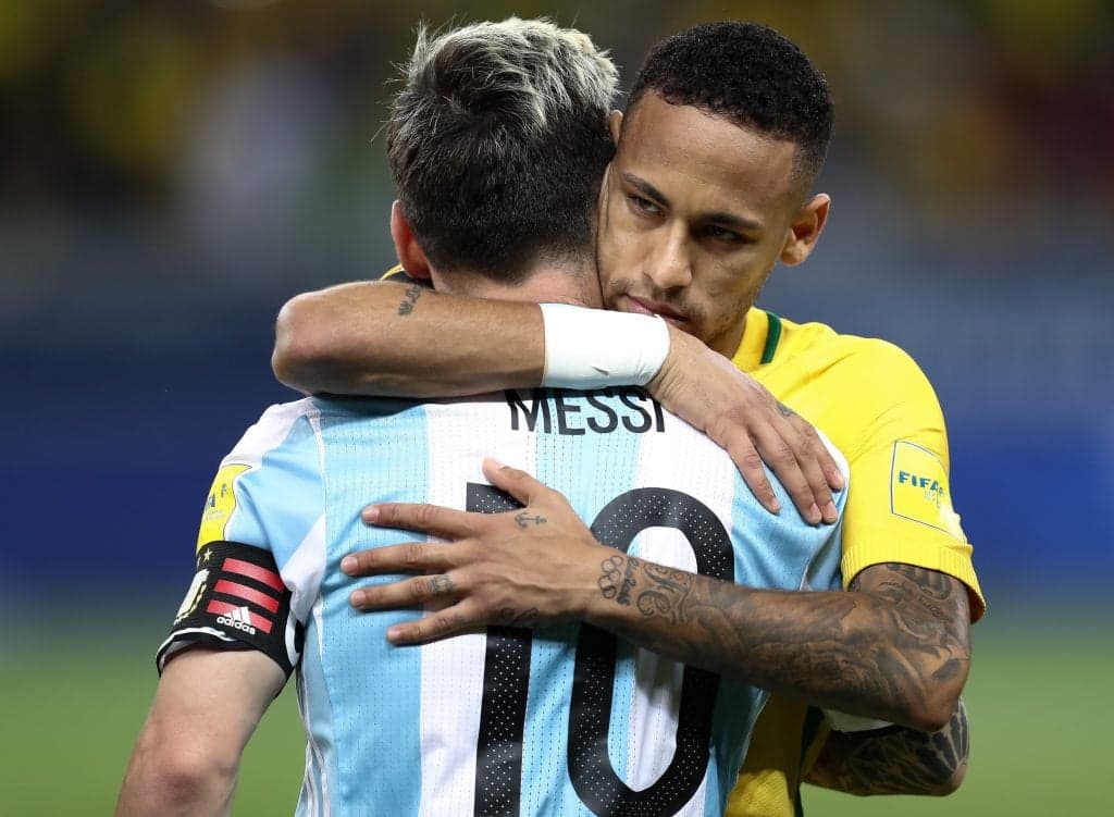 Neymar presta homenagem a Messi em sua despedida da seleção argentina