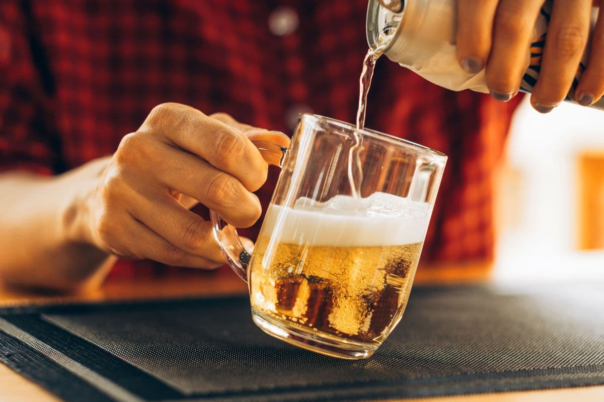 Consumo de álcool no trabalho pode resultar em demissão por justa causa