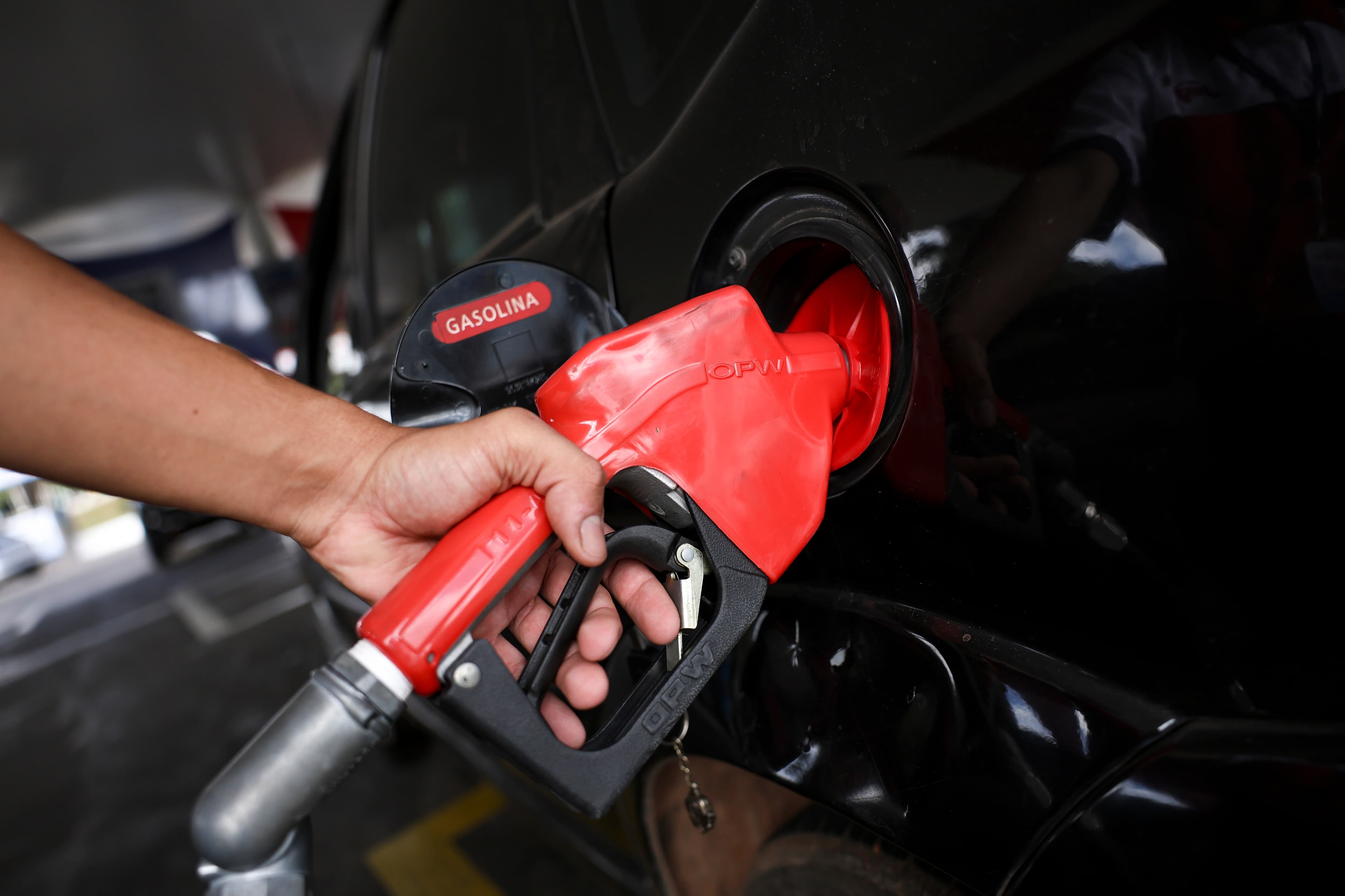 Mudança na mistura de etanol na gasolina pode impactar carros não flex