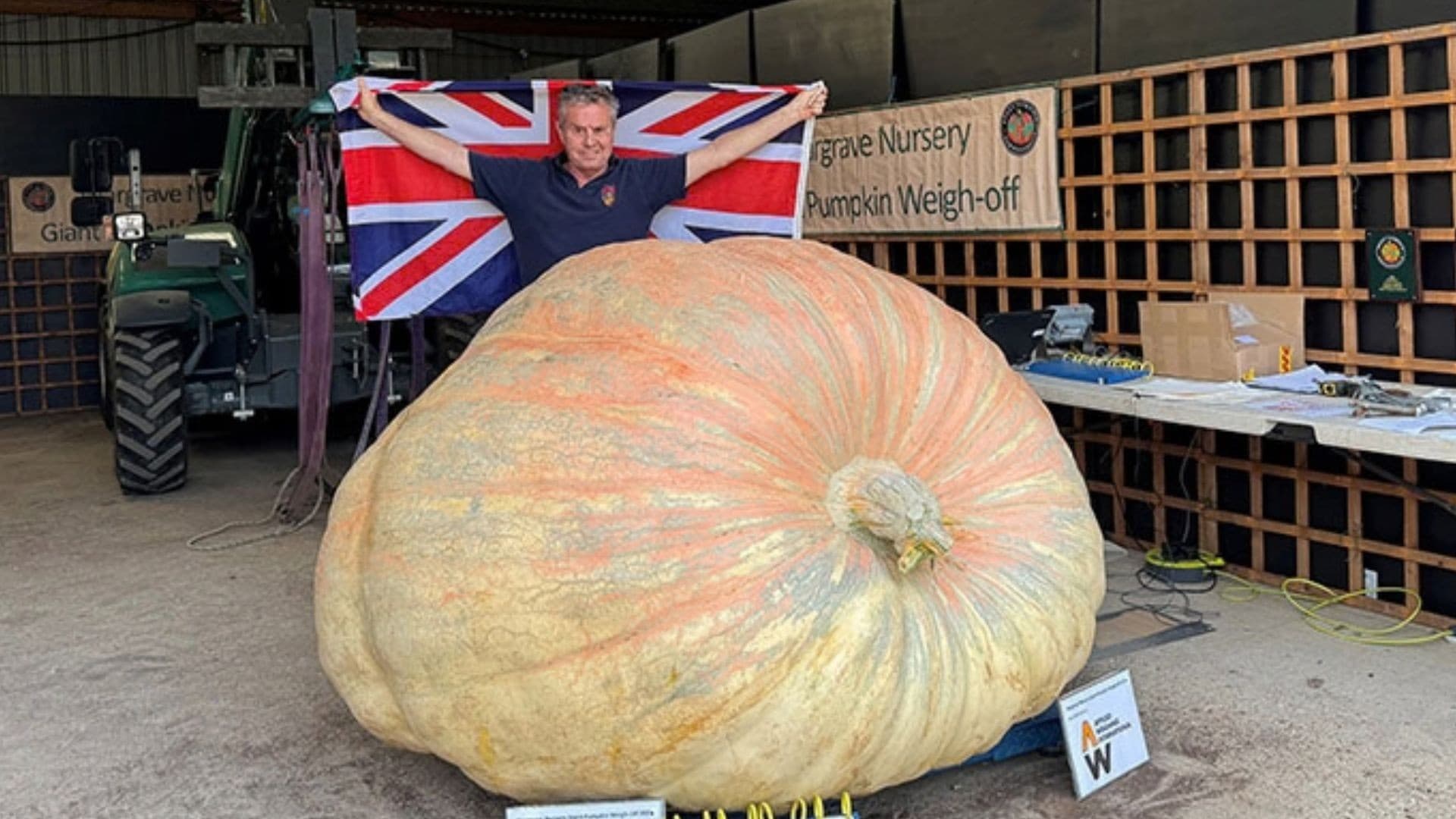Agricultor britânico bate recorde mundial com abóbora de 1.295,8 kg