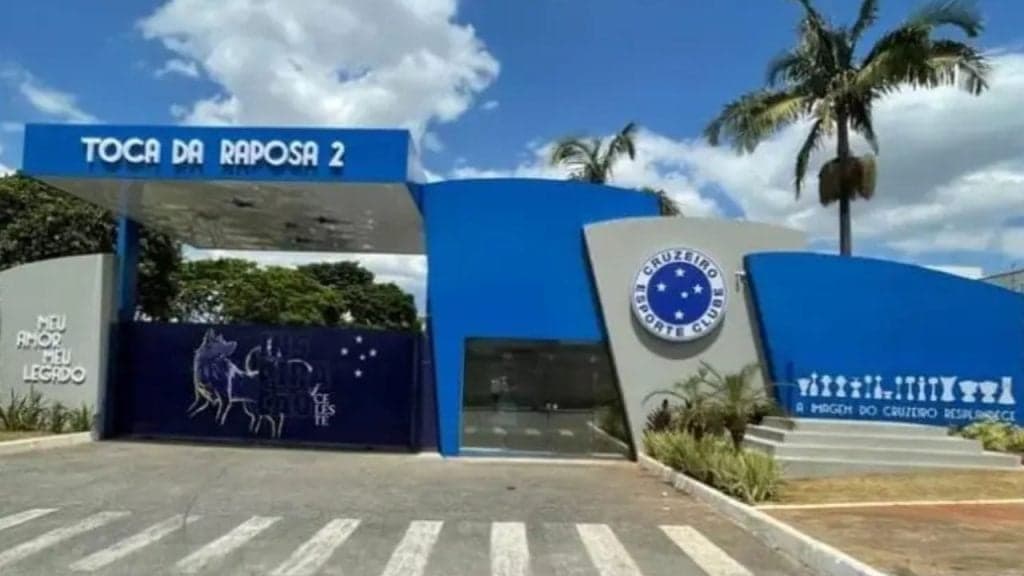 Cruzeiro apresenta Paulinho como novo executivo de futebol