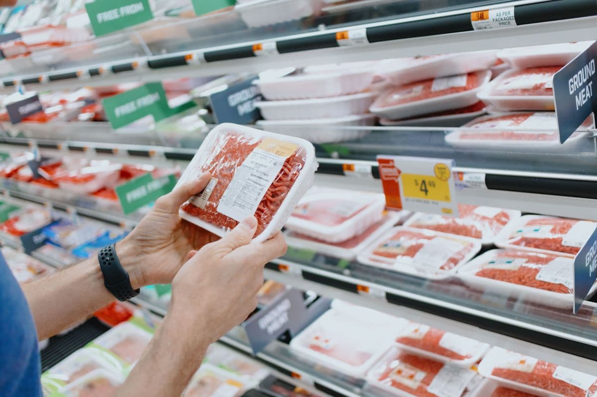 Exportações brasileiras em risco com novas regras da UE sobre antimicrobianos
