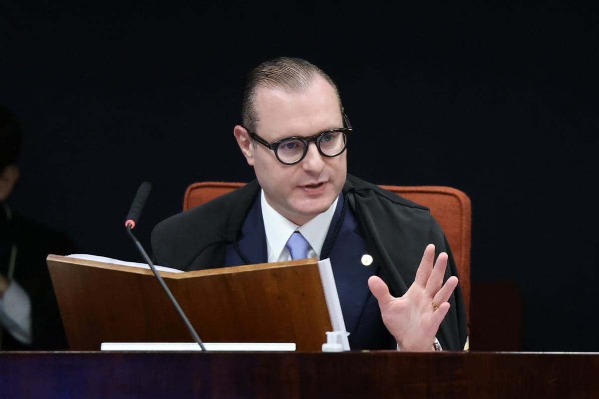Ministro Zanin solicita análise da PF sobre caso Banco Master ao STF
