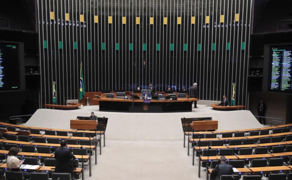 Câmara aprova nova regra sobre pena de condenados foragidos