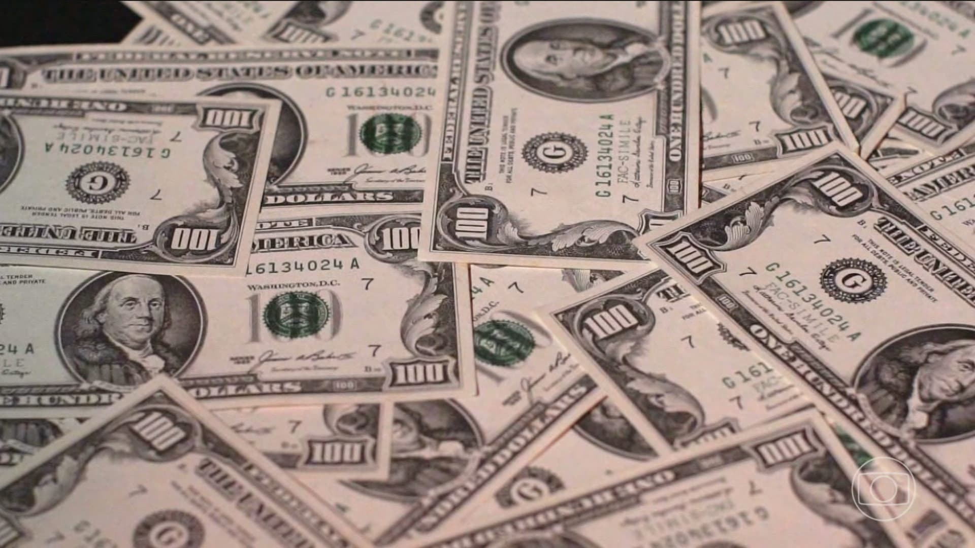 Dólar sobe com tensão nas negociações entre EUA e Irã