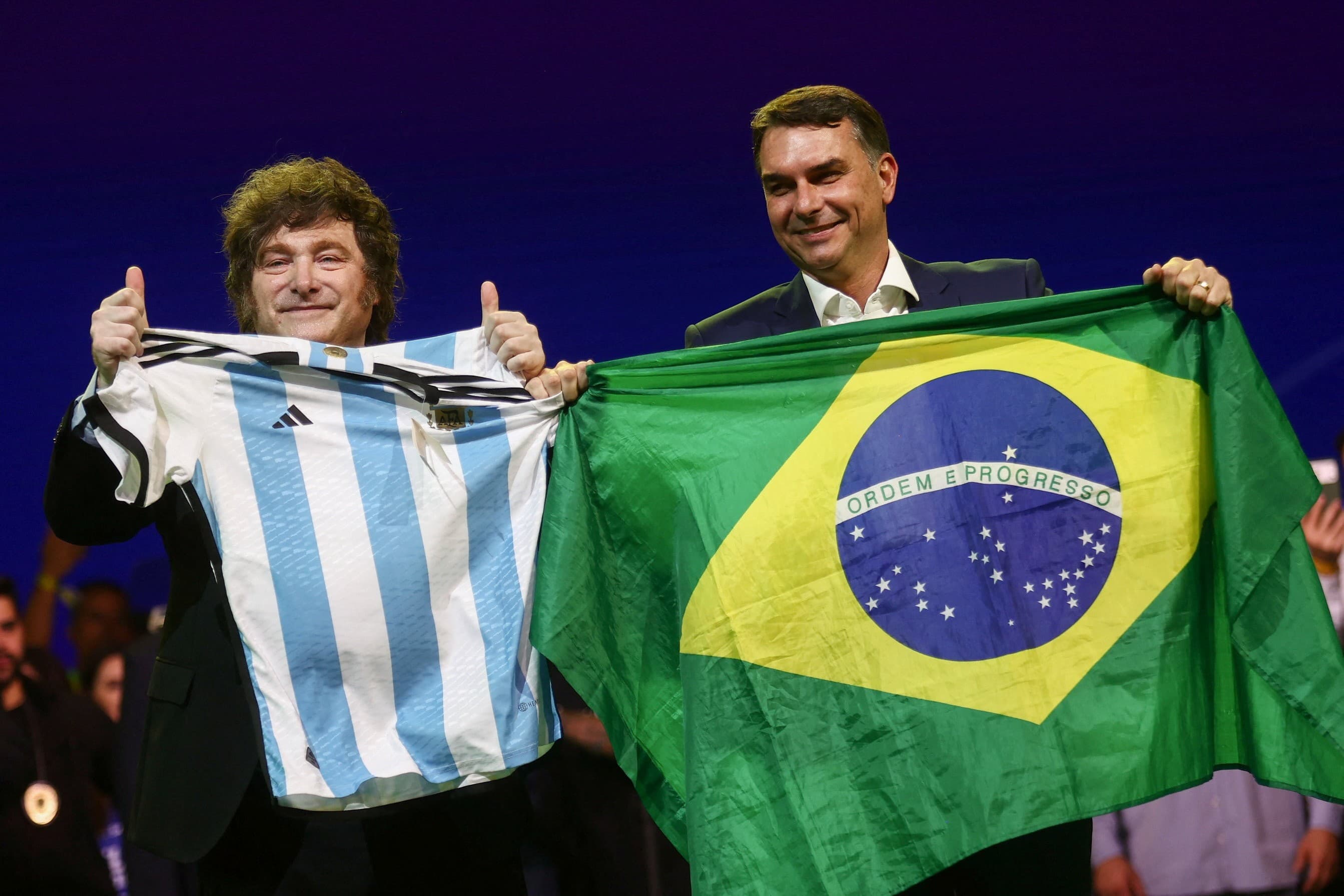 Oposição argentina pede investigação sobre Flávio Bolsonaro