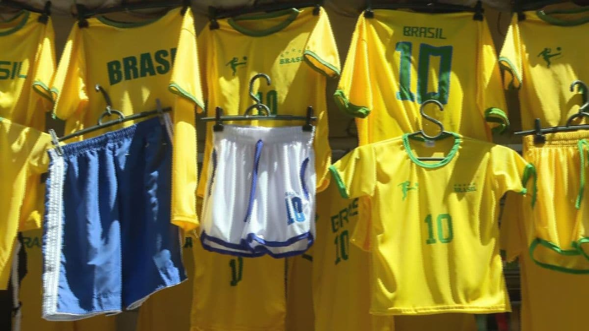 Torcedores não são punidos por usarem camisas falsificadas
