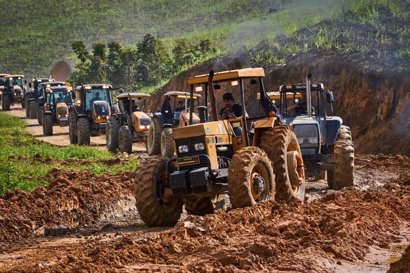 Expedição de tratores valoriza agronegócio na Bahia
