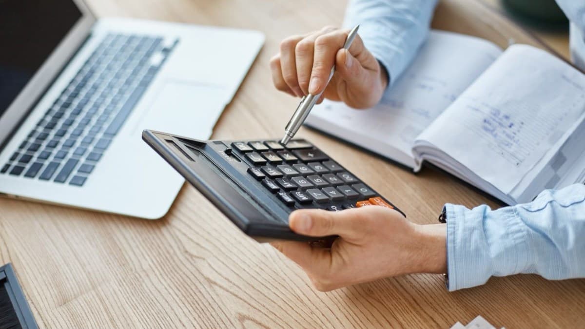 A importância de organizar despesas para famílias endividadas