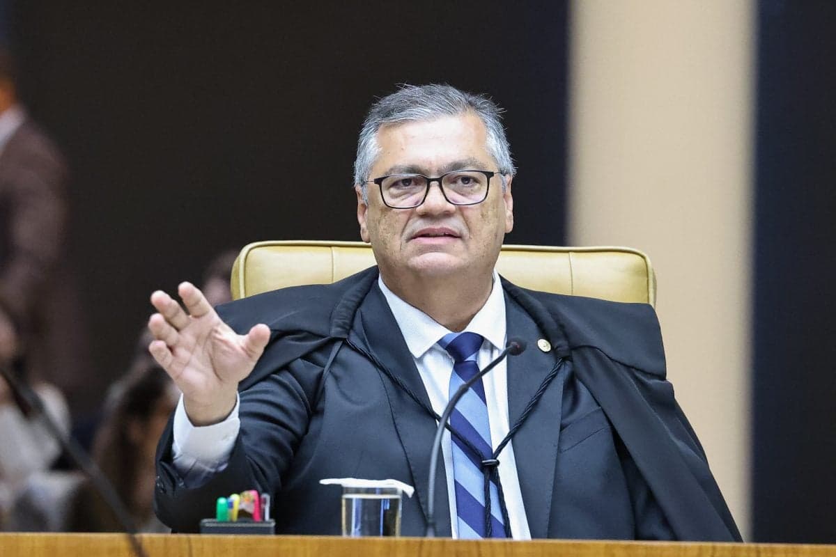 Flávio Dino contesta decisão de Fachin sobre relatoria no STF