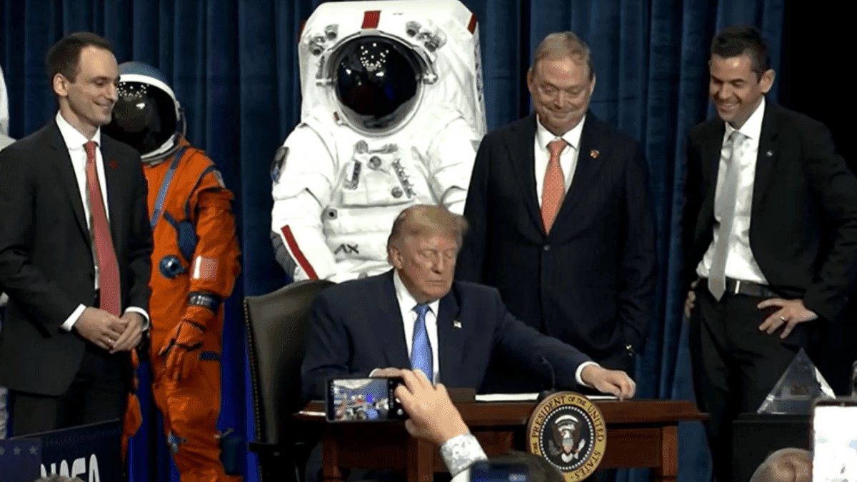 Trump anuncia lançamento de espaçonave nuclear para Marte em 2028