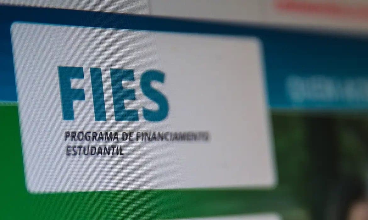 Educação: prazo para adesão ao Fies termina nesta quarta-feira