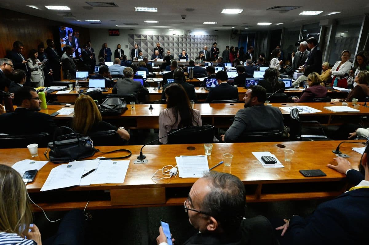 Senado aprova crédito de R$ 15 bi para exportadores prejudicados