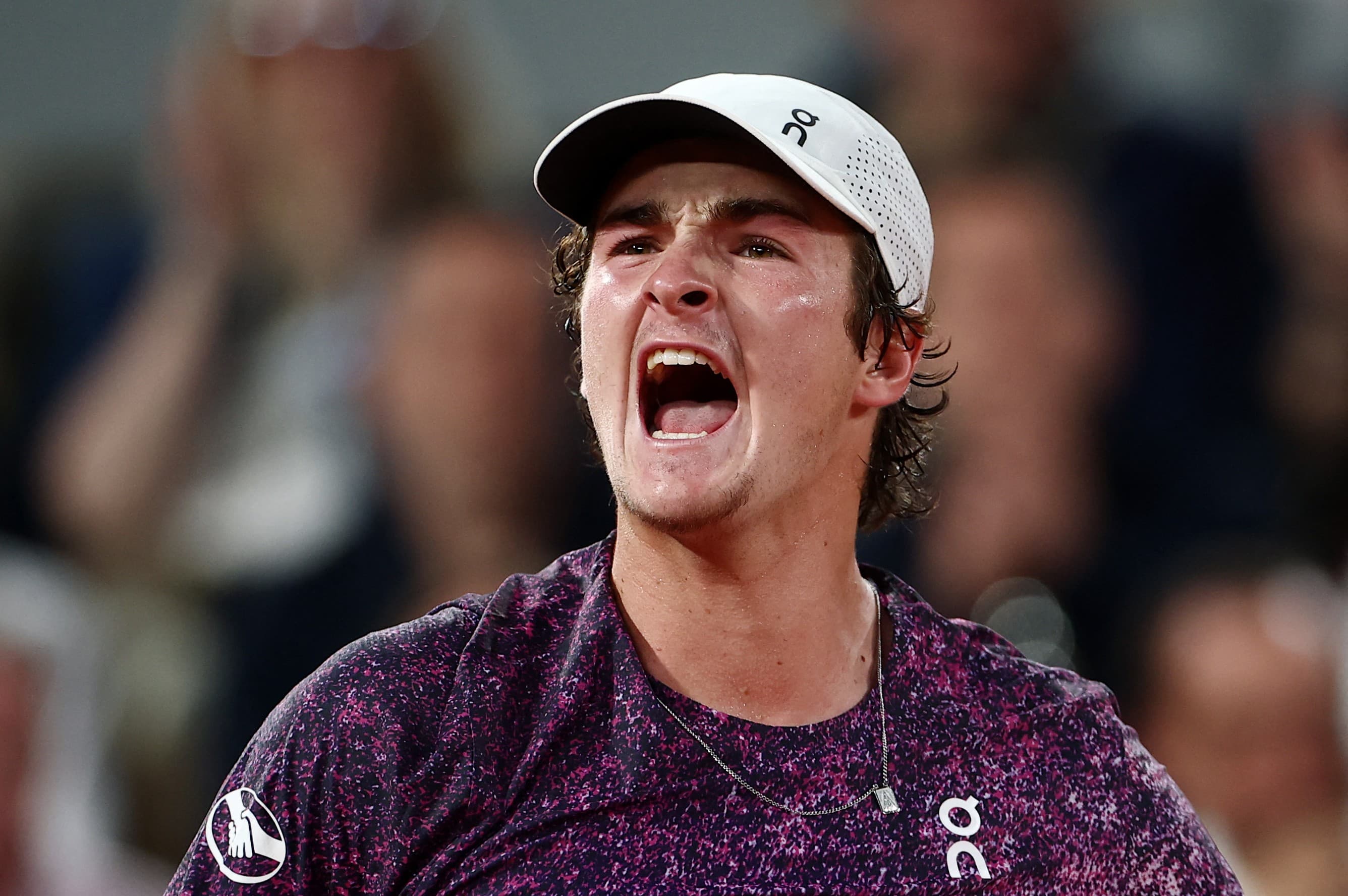 João Fonseca avança às quartas de Roland Garros após vencer Ruud