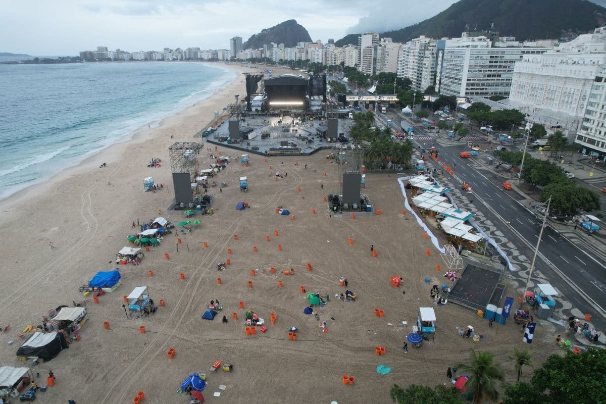 Limpeza em Copacabana remove 362 toneladas após show de Shakira