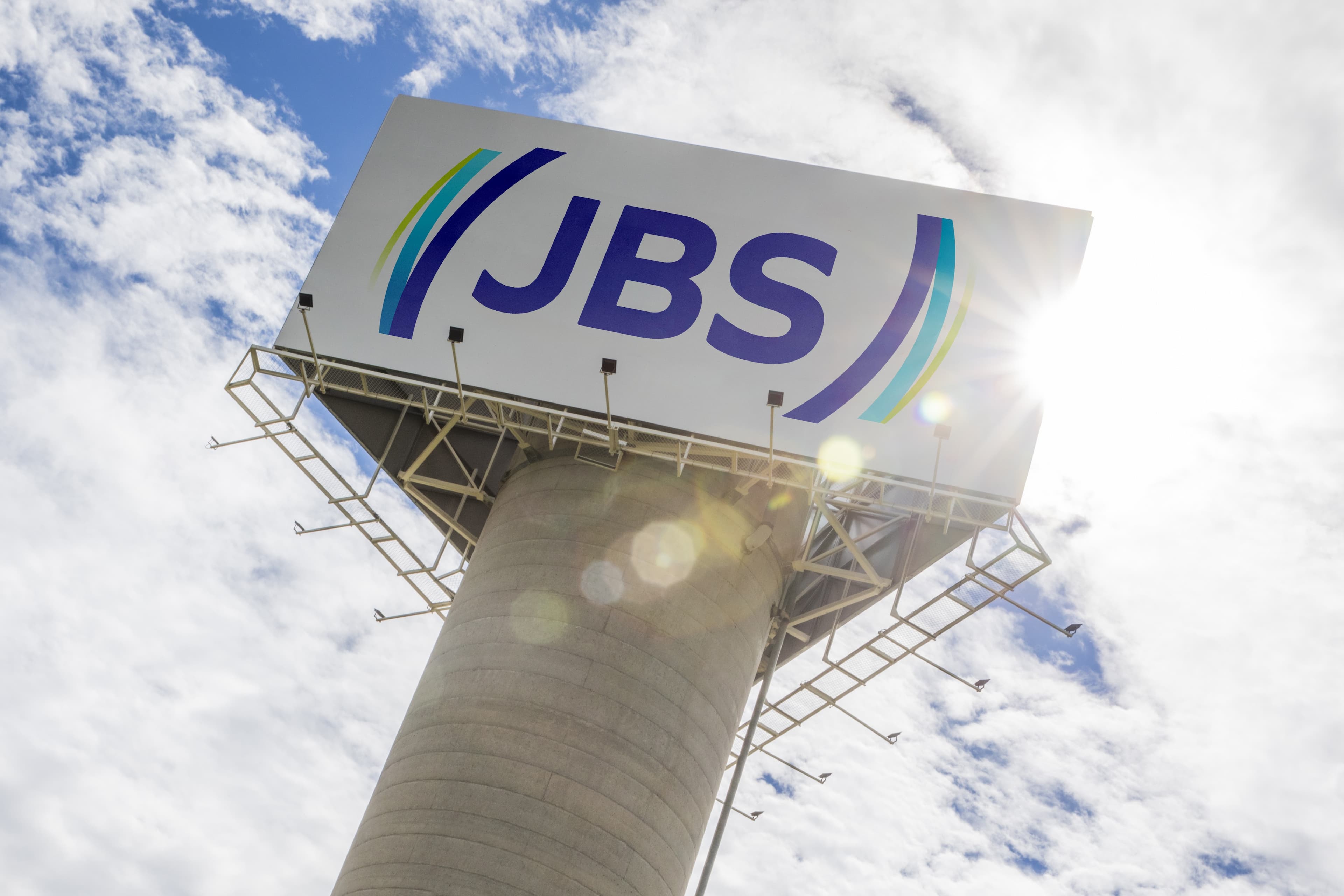JBS altera rumo e redefine metas climáticas até 2030