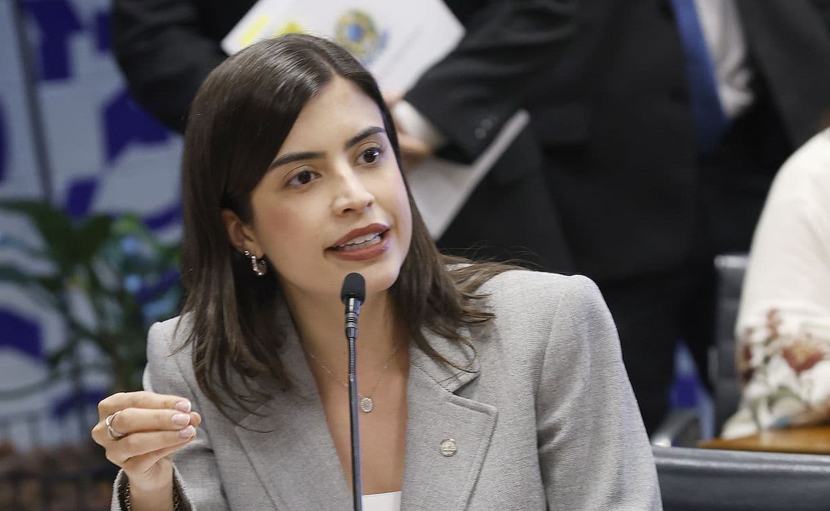 Deputada Tabata Amaral avança proposta contra misoginia na Câmara