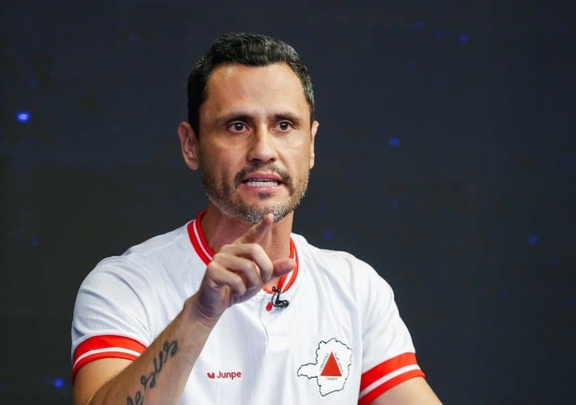 Senador Cleitinho Azevedo é eleito governador de Minas Gerais