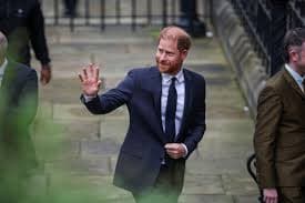 Príncipe Harry, Duque de Sussex, Retorna ao Reino Unido com Meghan e Filhos