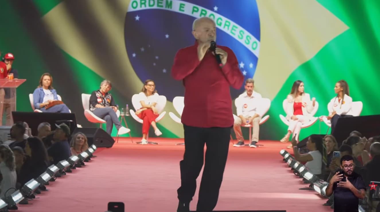 Lula nega ajuda federal para crise do Banco de Brasília em ato de campanha