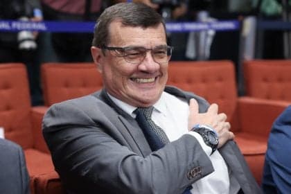Ministro autoriza ex-ministro a participar do Enem enquanto cumpre pena