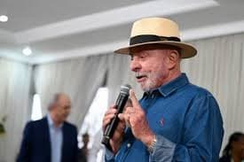 Lula Anuncia Programa de 'Pé-de-Meia' Universitário com Bolsa de R$ 700
