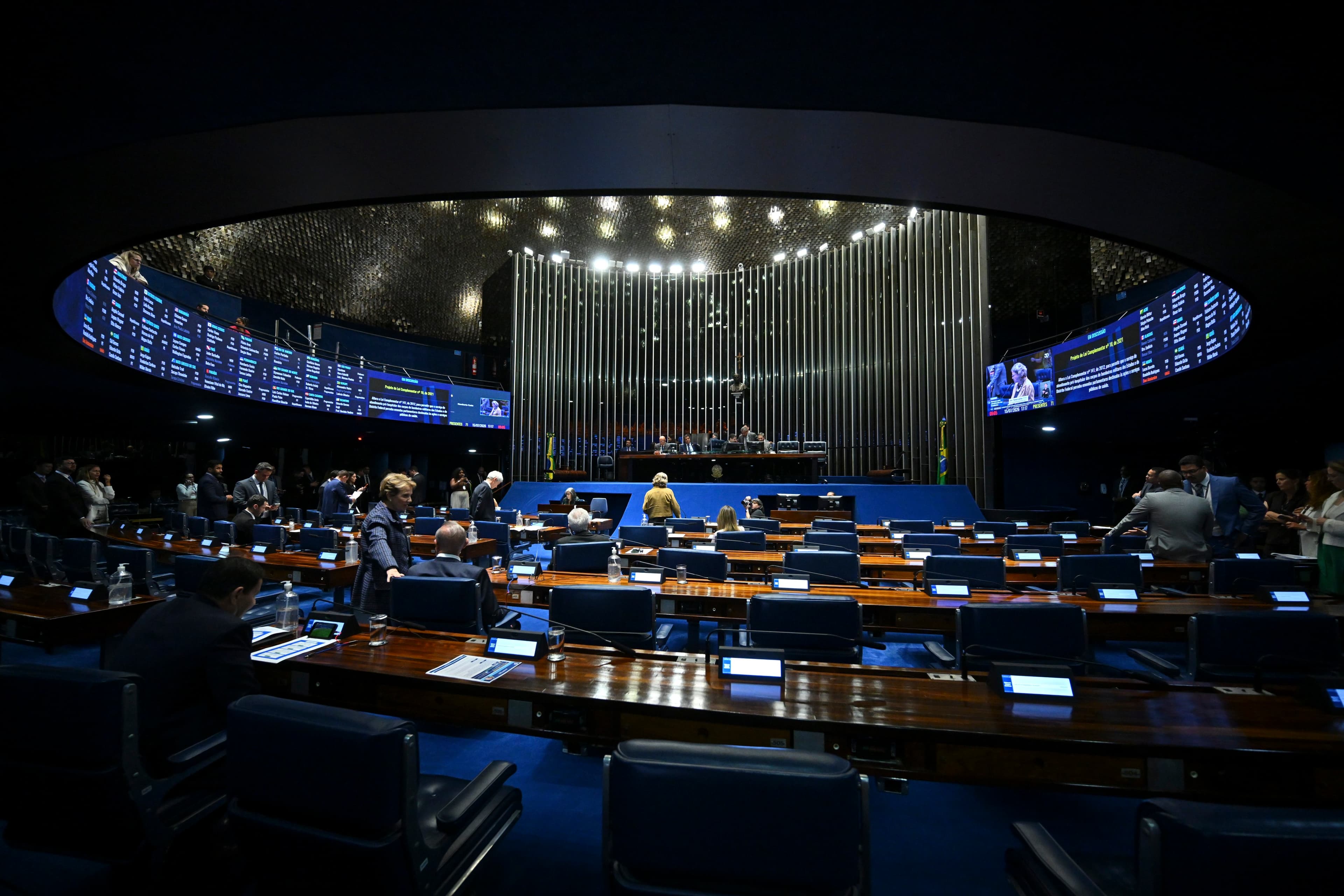 Eleitores priorizam emendas na escolha de senadores em 2026