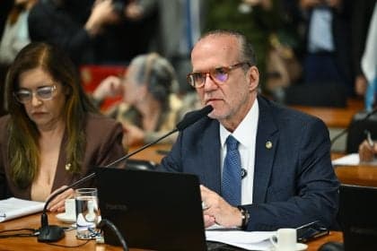 Senado aprova aumento do piso salarial para médicos e dentistas