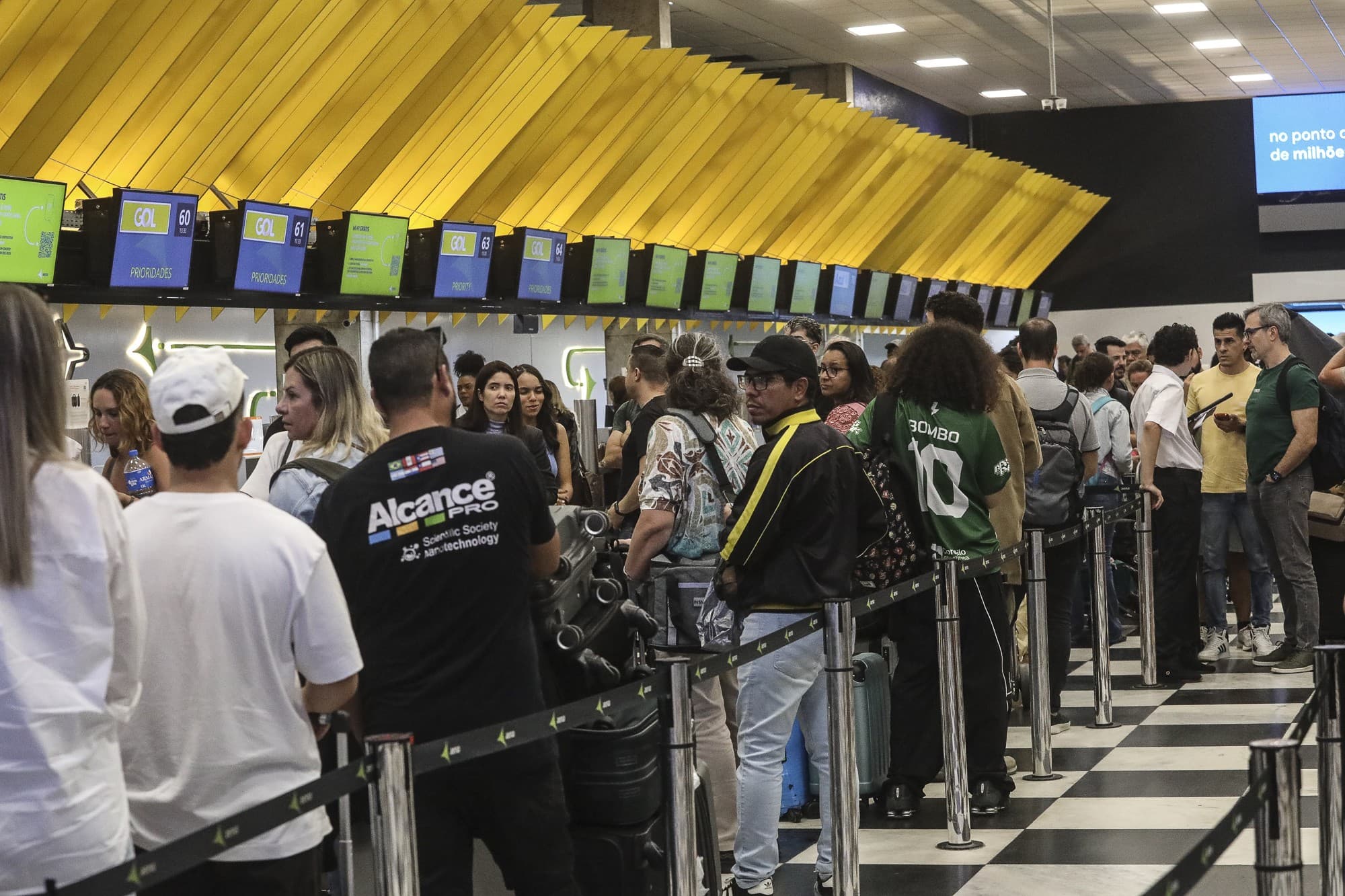 Aeroportos brasileiros registram 65,2 milhões de passageiros em 2026