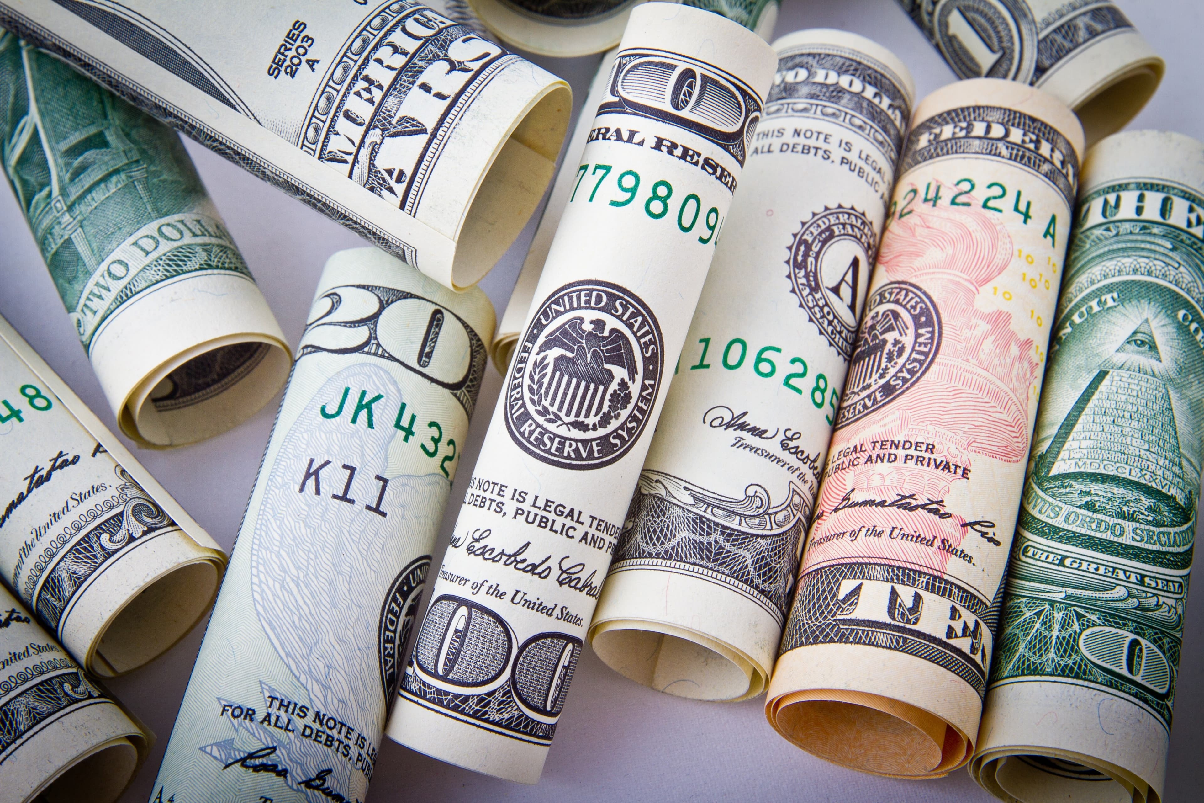 Dólar Abre em Queda e Debates Eleitorais Movimentam o Mercado Financeiro