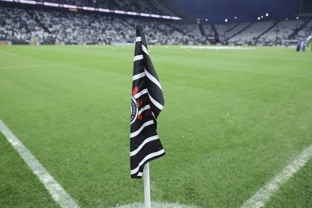 Corinthians planeja mudanças no elenco após temporada 2026