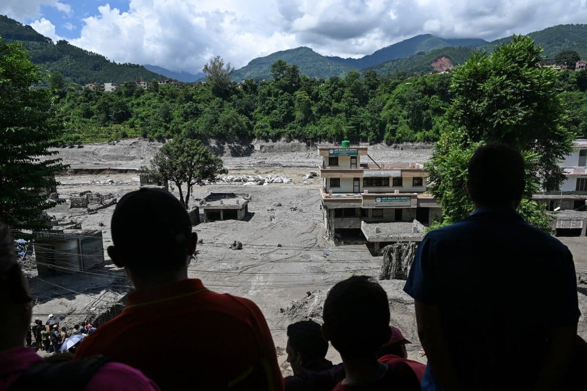 Avalanche e enxurradas no Nepal causam 273 mortes