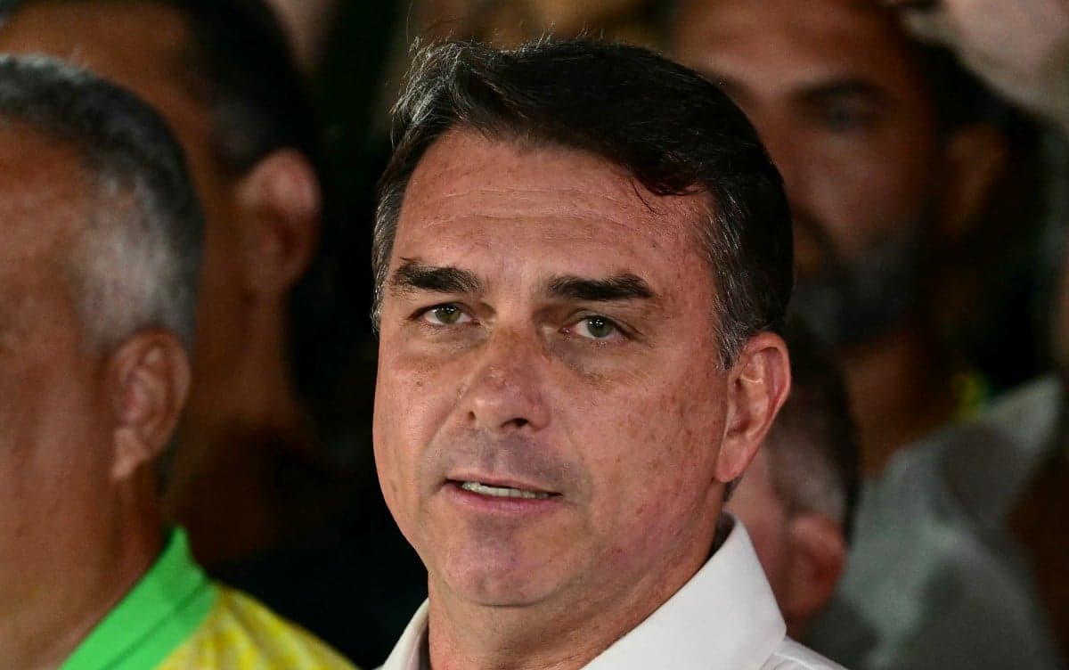 Deputado Alencar Santana pede investigação de Flávio Bolsonaro por abuso de poder