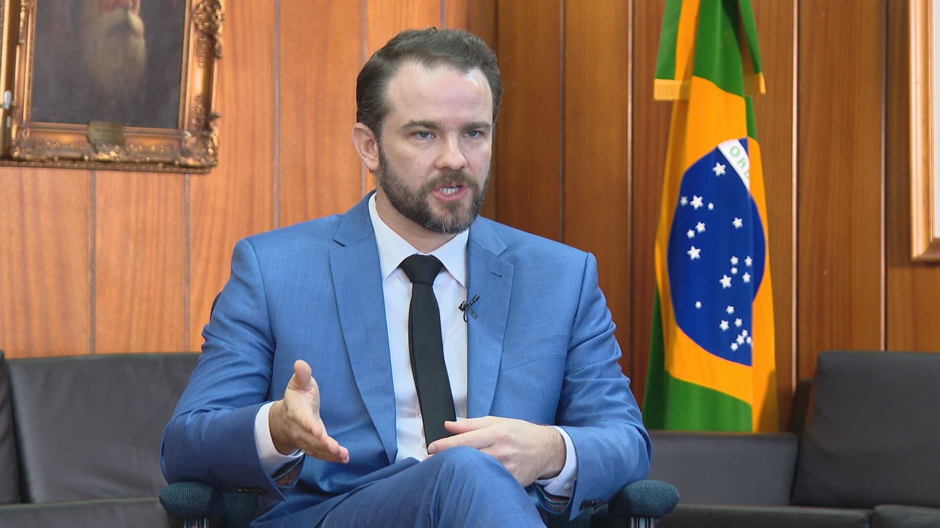 Ministro Dario Durigan critica tarifas americanas sobre Brasil