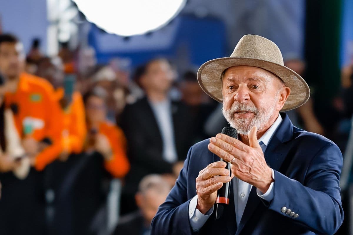 Lula pede foco em entregas até eleições e evita novos anúncios