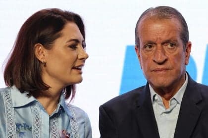 Michelle Bolsonaro deve desistir de candidatura ao Senado