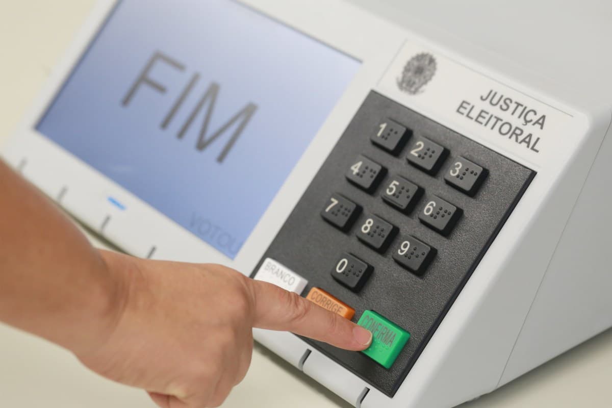 Pesquisa revela que 50% dos brasileiros temem interferência estrangeira