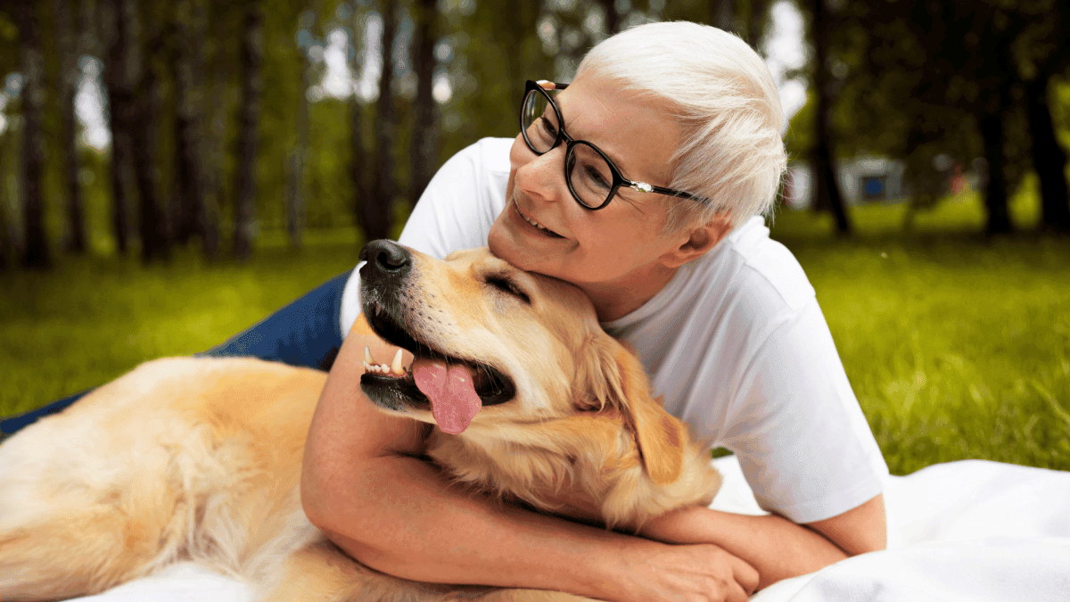 Estudo aponta benefícios de ter pets para a saúde mental de idosos