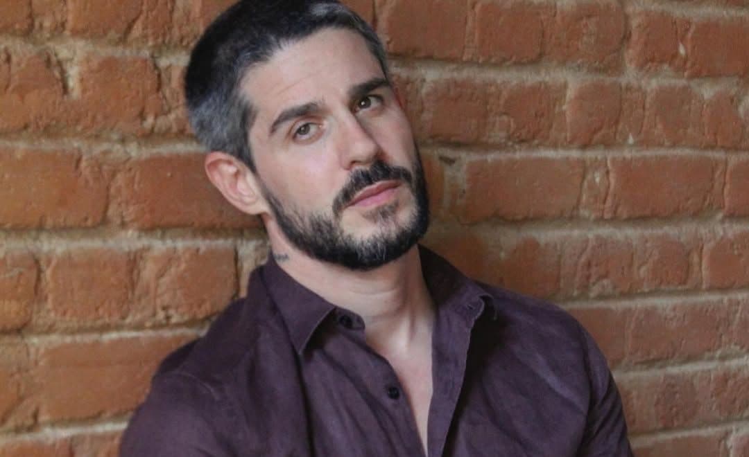 Pedro Neschling revela diagnóstico tardio de surdez aos 30 anos
