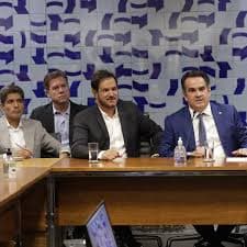 Centrão decide apoiar Flávio Bolsonaro após reunião tensa