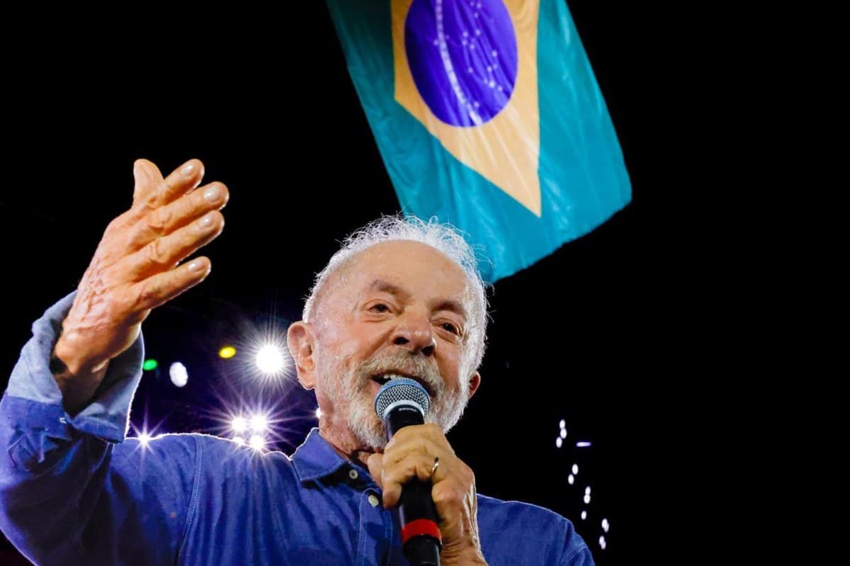 Lula realiza último giro de campanha pelo Nordeste e desafia Flávio Bolsonaro