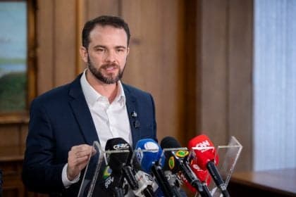 Dario Durigan critica família Bolsonaro por ataques ao Pix