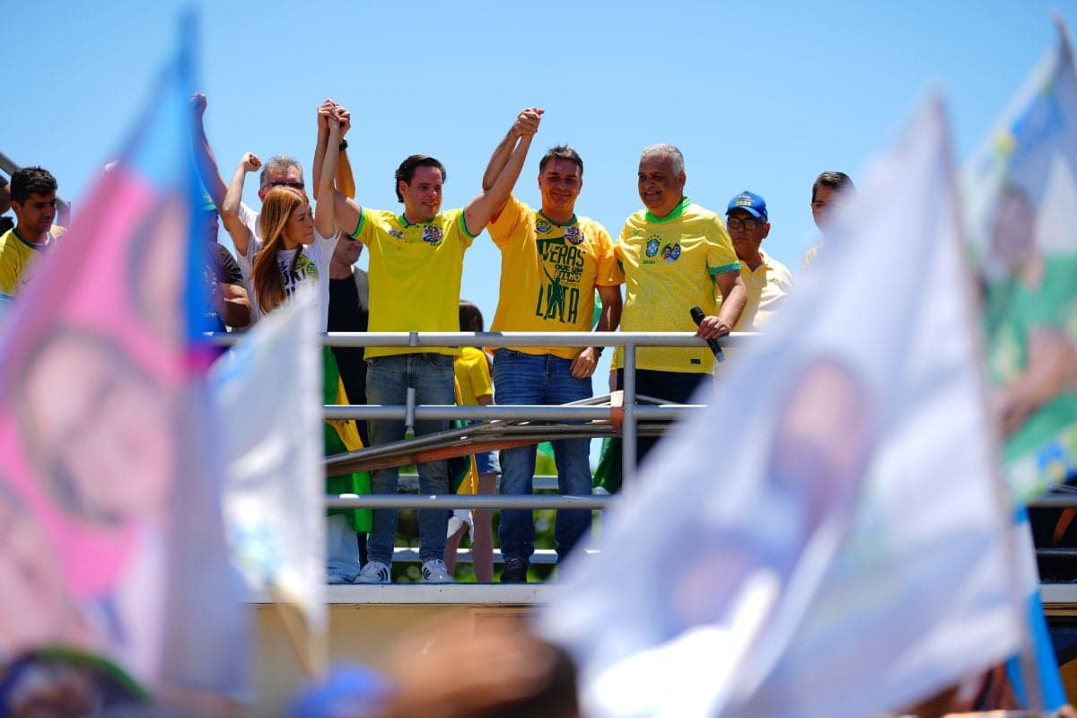 Flávio Bolsonaro em Aracaju: Ato de campanha revela divisões internas no PL