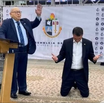 Movimento Brasil Laico contesta arquivamento de denúncia contra Flávio Bolsonaro